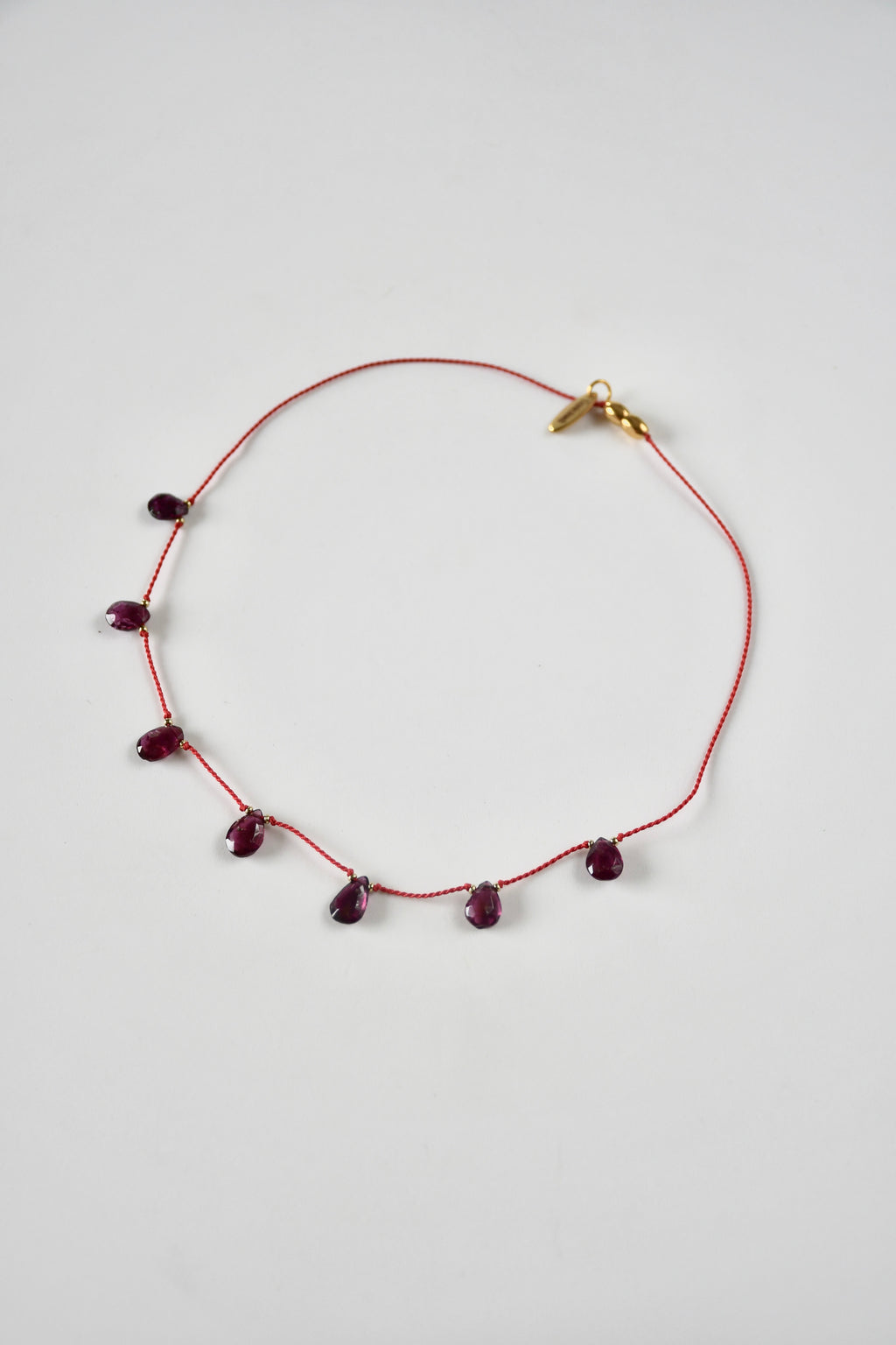 Collier Grenat sur soie