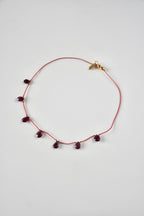Collier Grenat sur soie