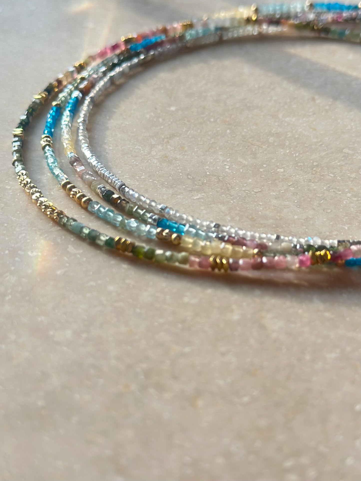 Tourmaline et Apatite – Équilibre énergétique, clarté et intuition