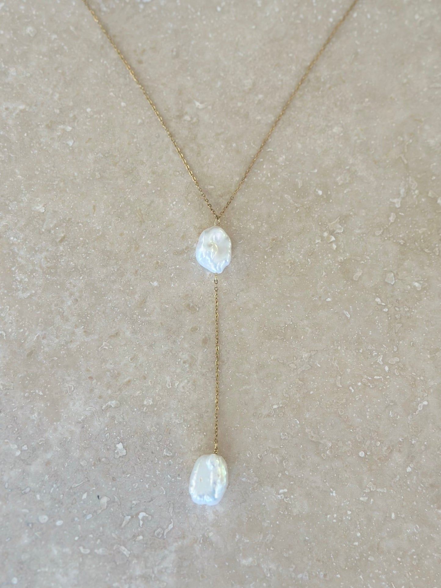 Colliers perles d’eau douce sur chaîne