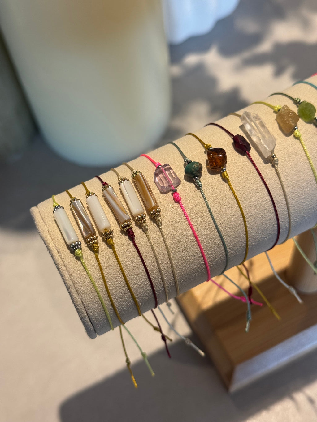 Bracciali colorati in madreperla