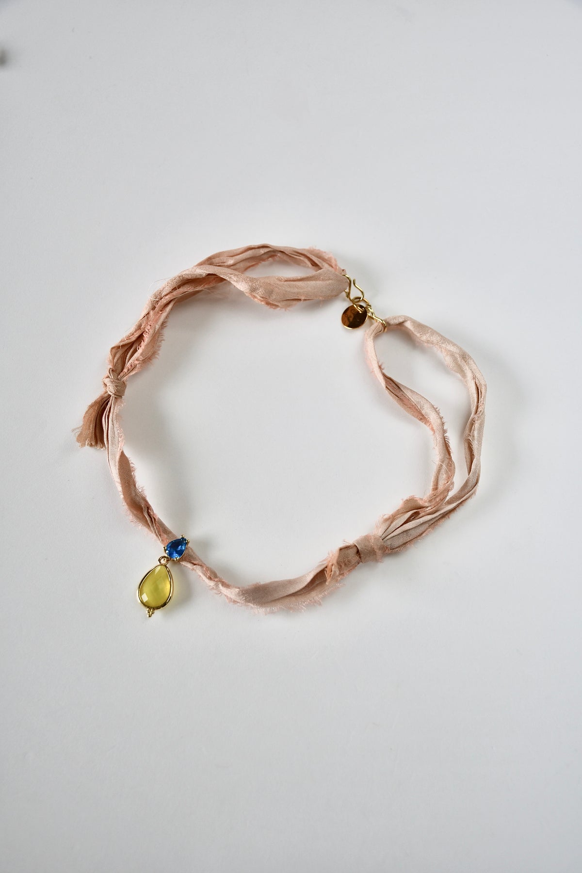Collier Jade sur ruban de soie — La pierre des sages