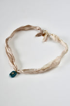 Collier Apatite sur ruban de soie — L’Éveil de la Clarté