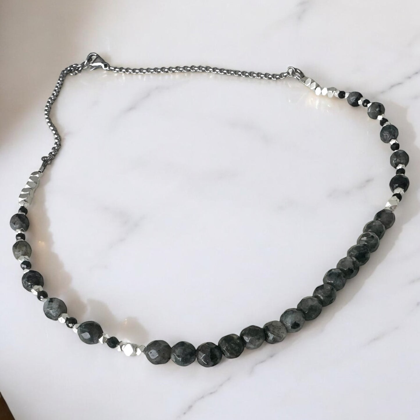 Collier Spinelle et Larvikite