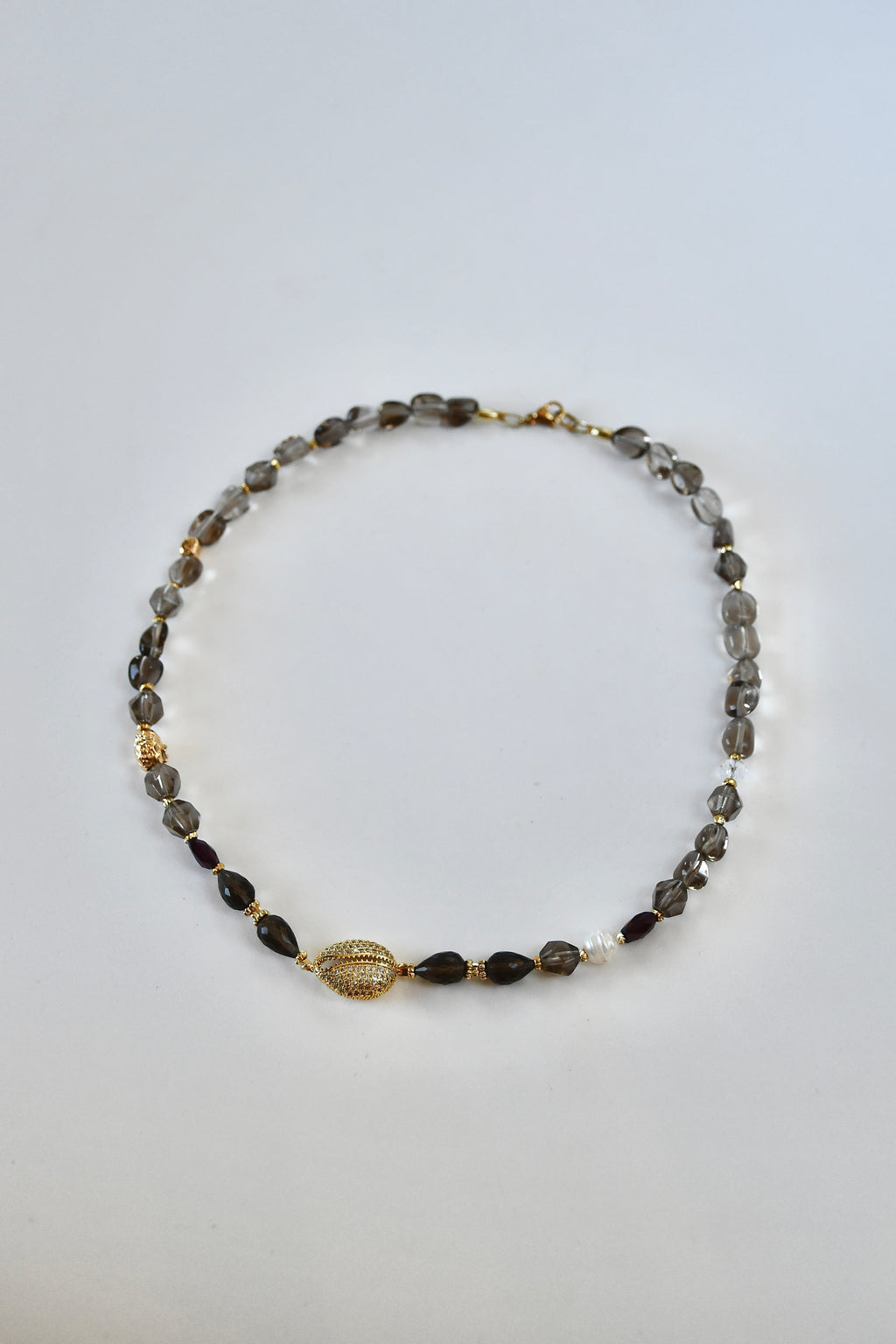 Collier Quartz fumé & Perle d’eau douce — L’ancrage lumineux