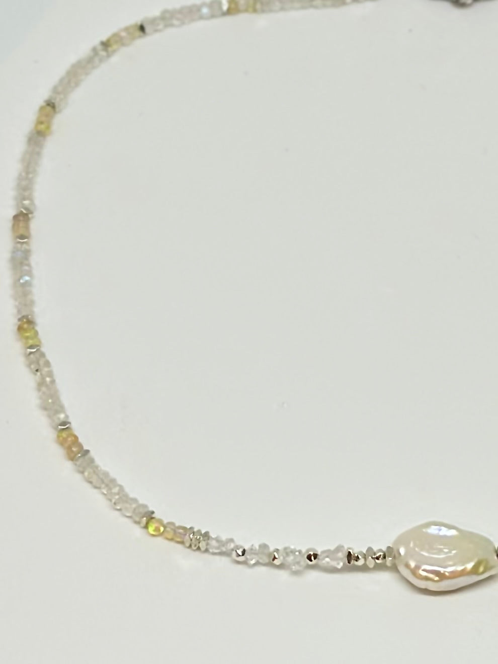 Collier entre ciel et terre – Pierre de lune, Opale, diamants d’Herkimer et Hématite | Intuition, clarté et ancrage