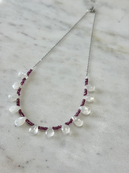 Collier Grenat Rhodolite & Pierre de lune — Le feu et le clair de lune