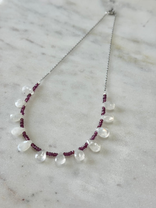 Collier Grenat Rhodolite & Pierre de lune — Le feu et le clair de lune
