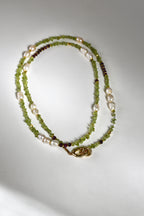 Collier long à double tours Péridot & Perles d’eau douce