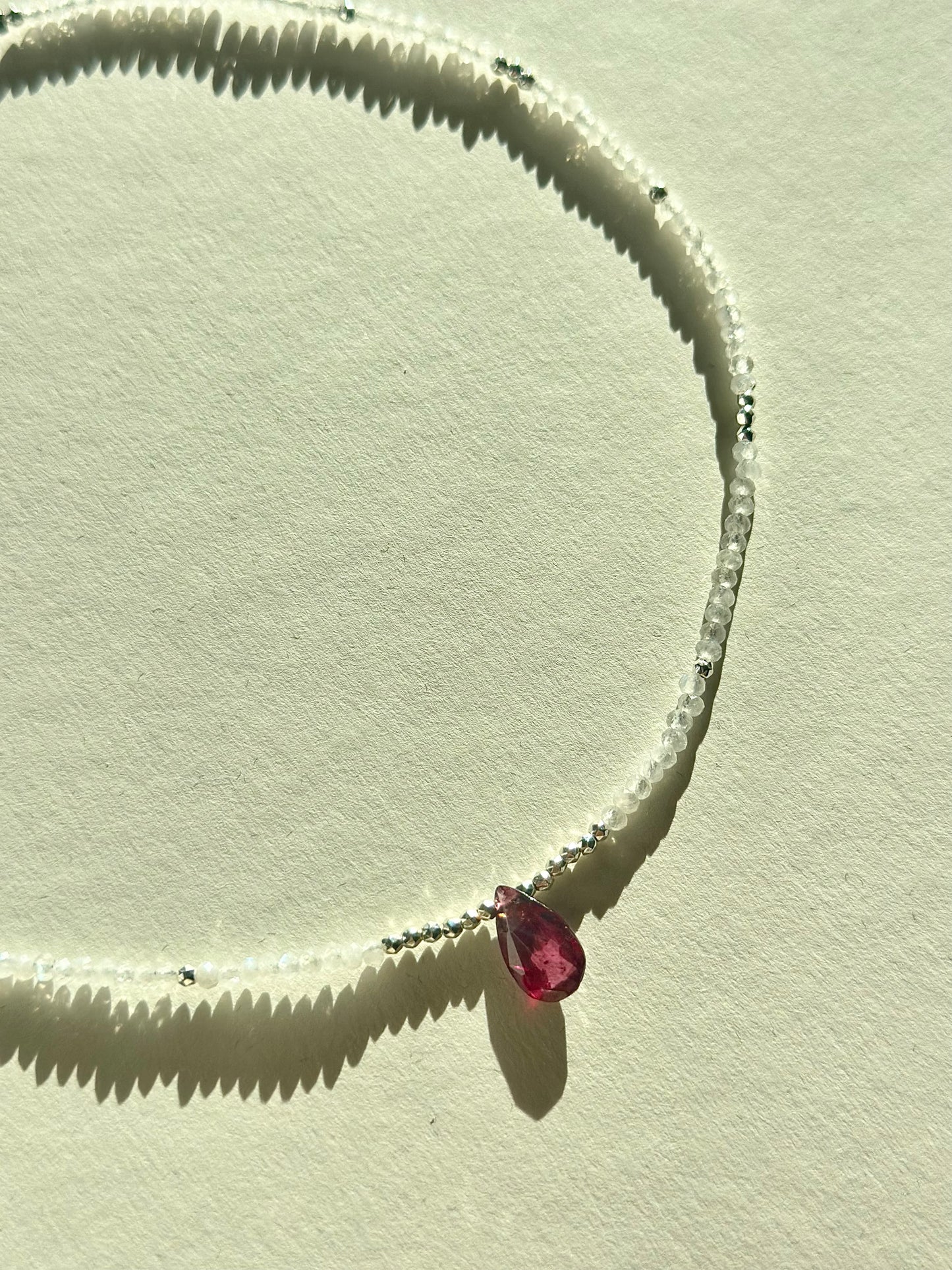 #164 Collier Pierre de Lune & Grenat