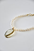 #41 Collana di perle d'acqua dolce e conchiglia
