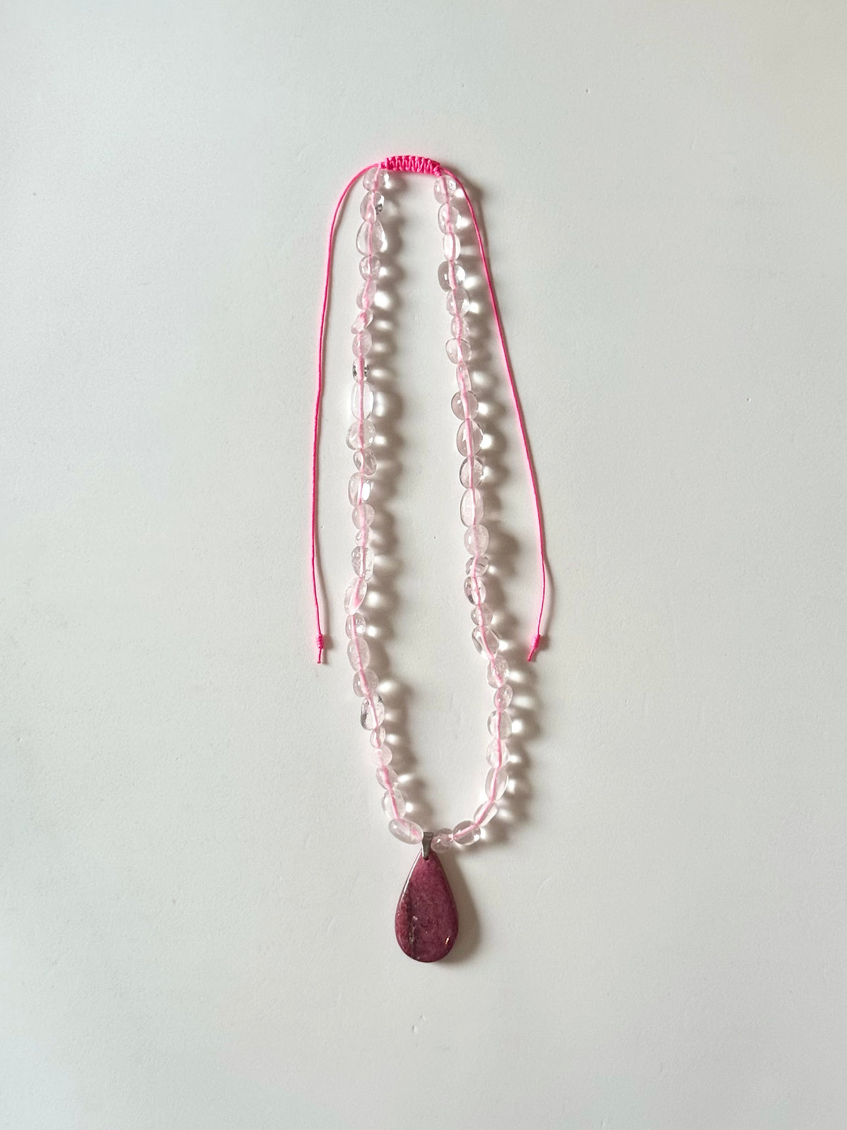 Collana Rodonite e Cristallo di Rocca su nylon rosa