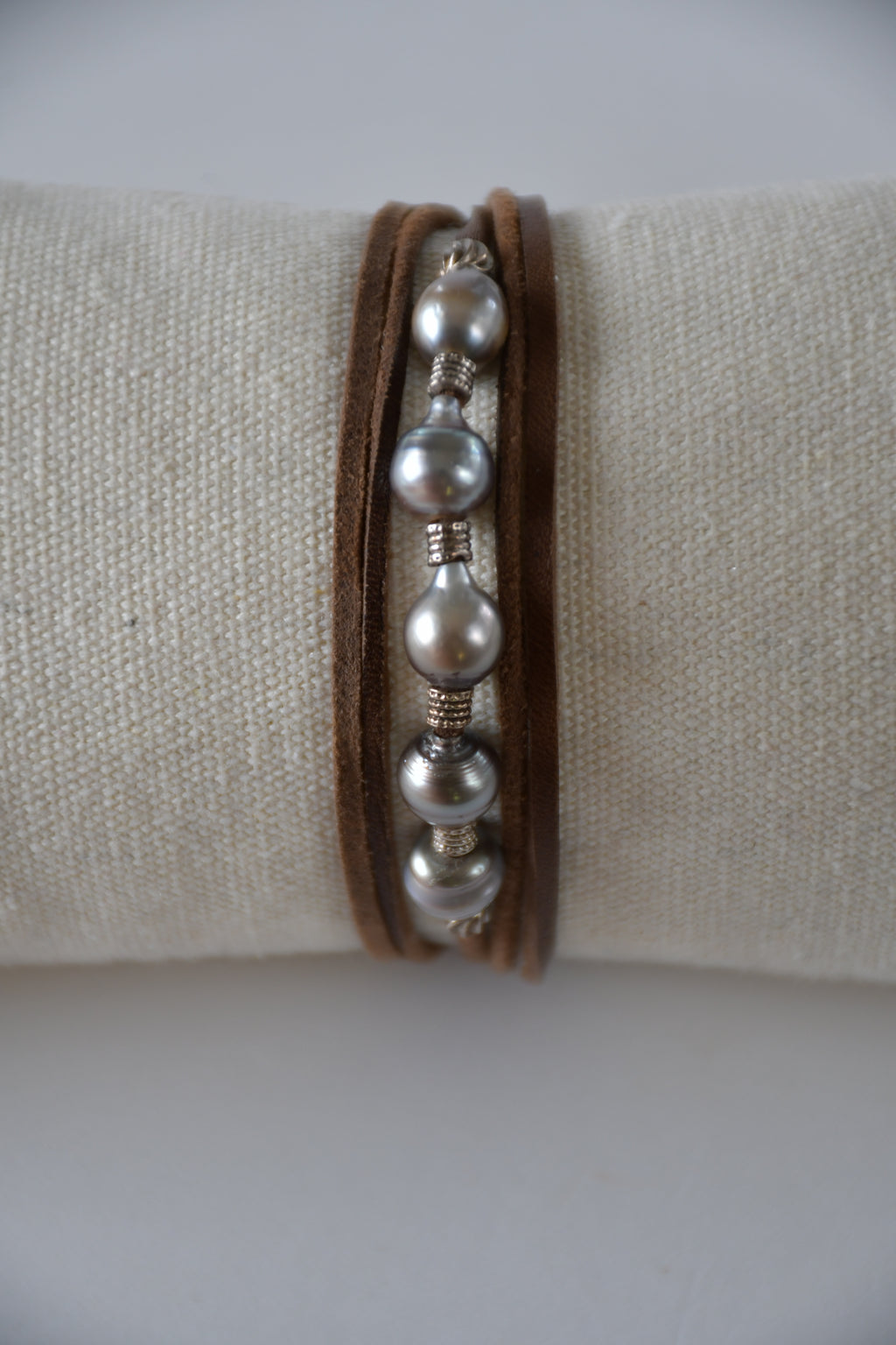 Collier Perles de Tahiti sur cordon de cuir