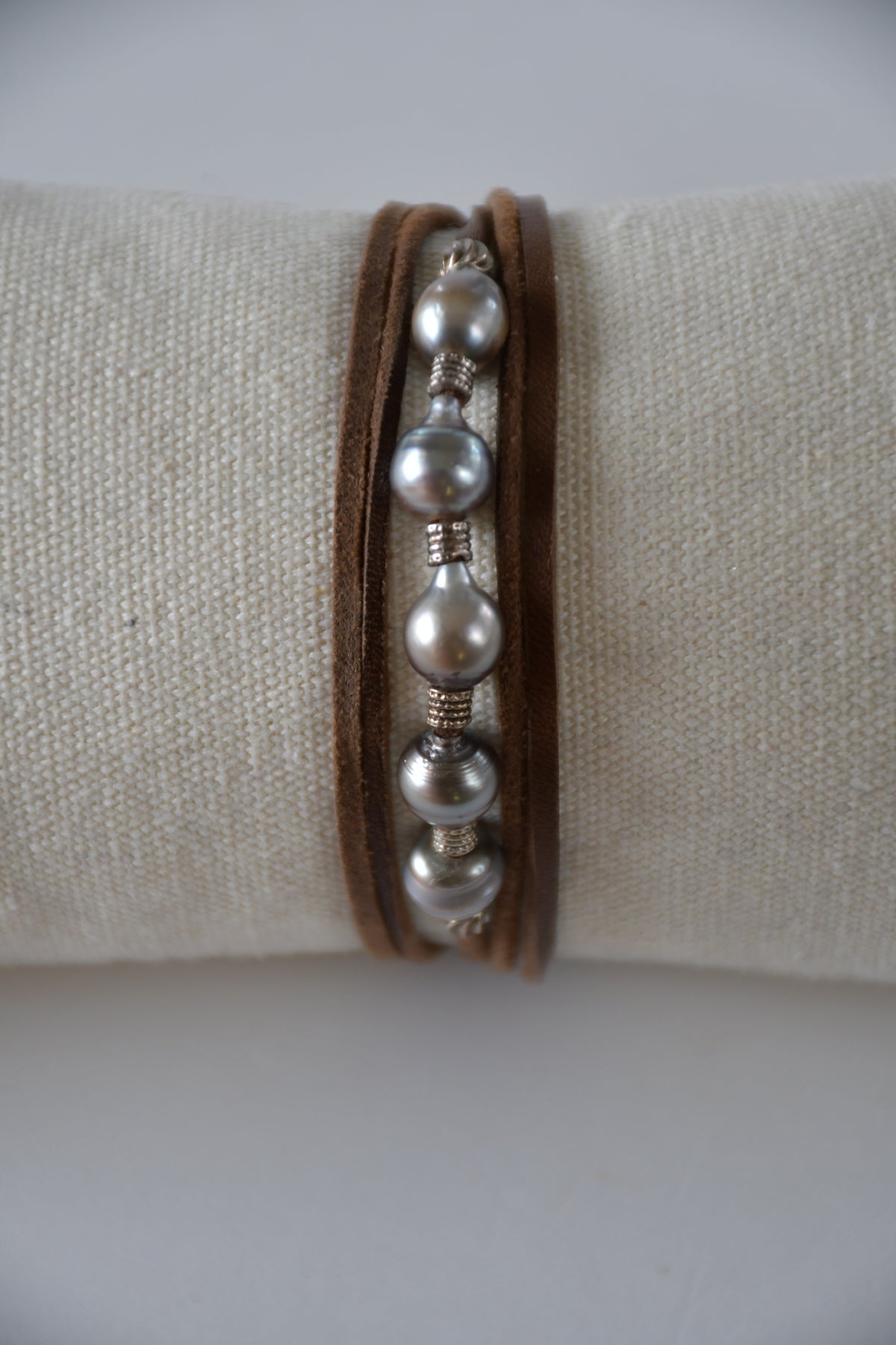 Collier Perles de Tahiti sur cordon de cuir