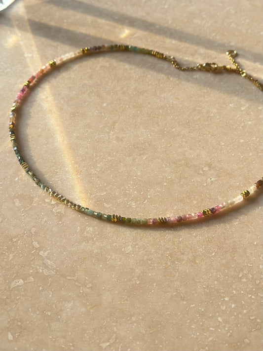 Tourmaline multicolore et Hématite – Harmonie, énergie vitale et ancrage