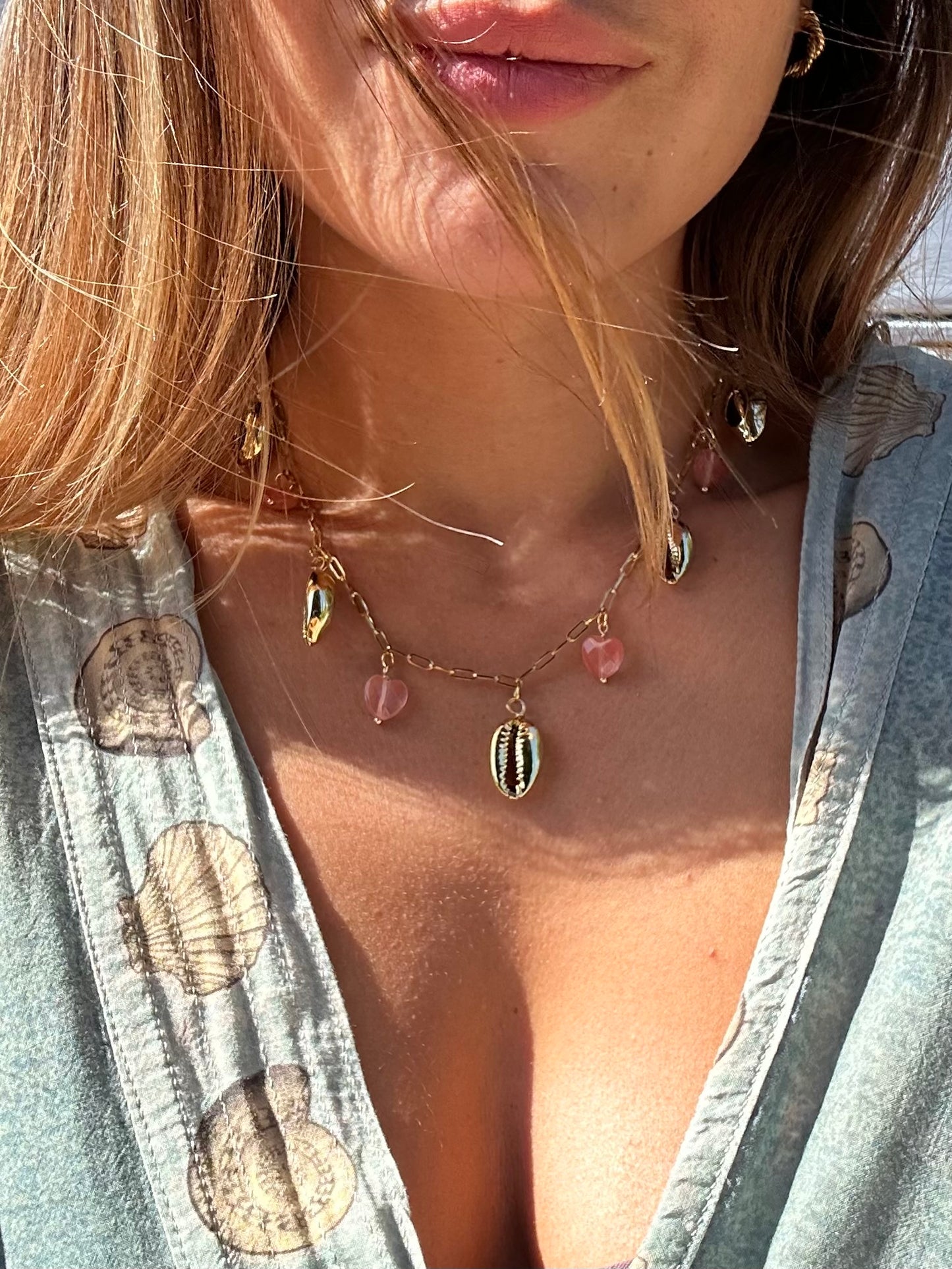 Collier Quartz et Cauri breloques