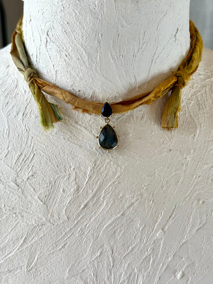 Collier Labradorite sur ruban de soie — Le bouclier des mages