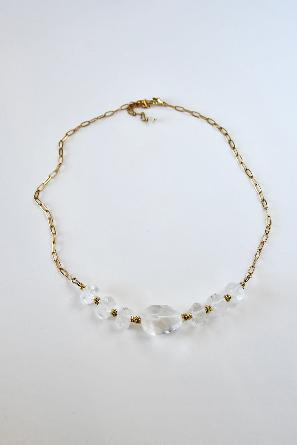 Collier Cristal de roche et Hématite – Clarté et Ancrage