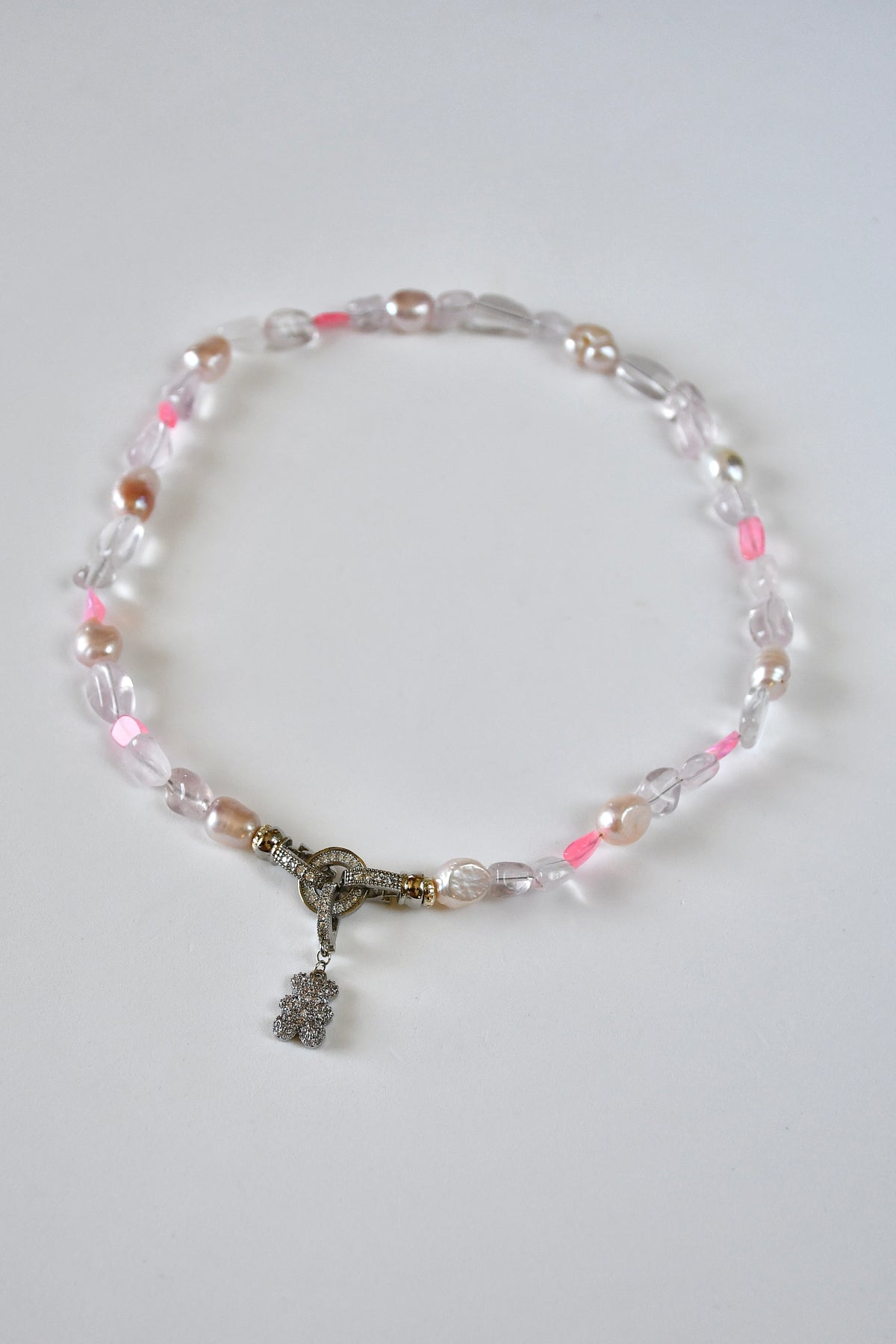 Collier Opale Éthiopienne, Quartz Rose & Perle d’eau douce — L’amour en lumière