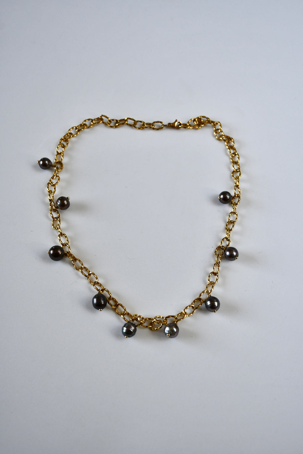 Collier 9 Perles de Tahiti en breloque sur chaîne dorée