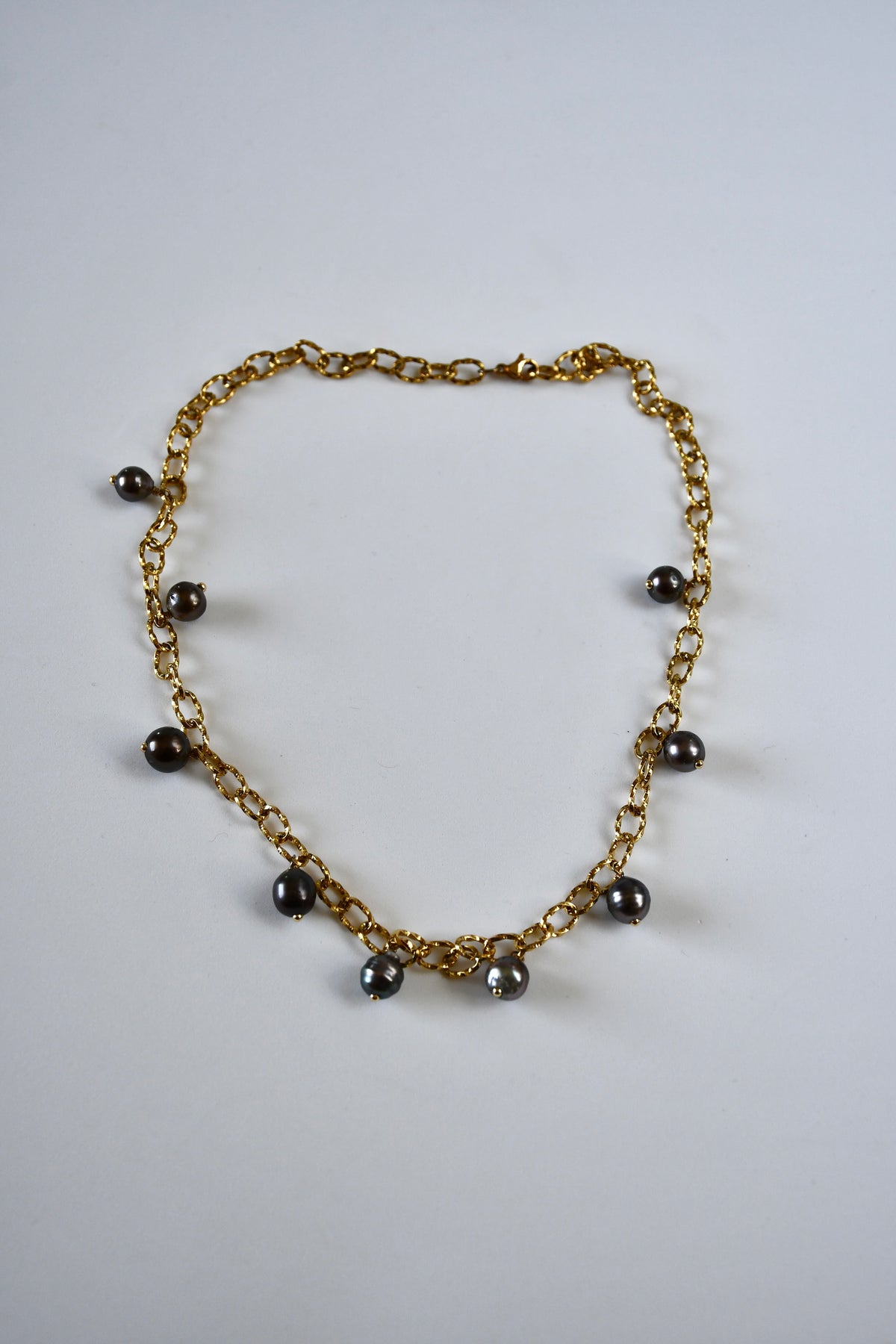 Collier 9 Perles de Tahiti en breloque sur chaîne dorée