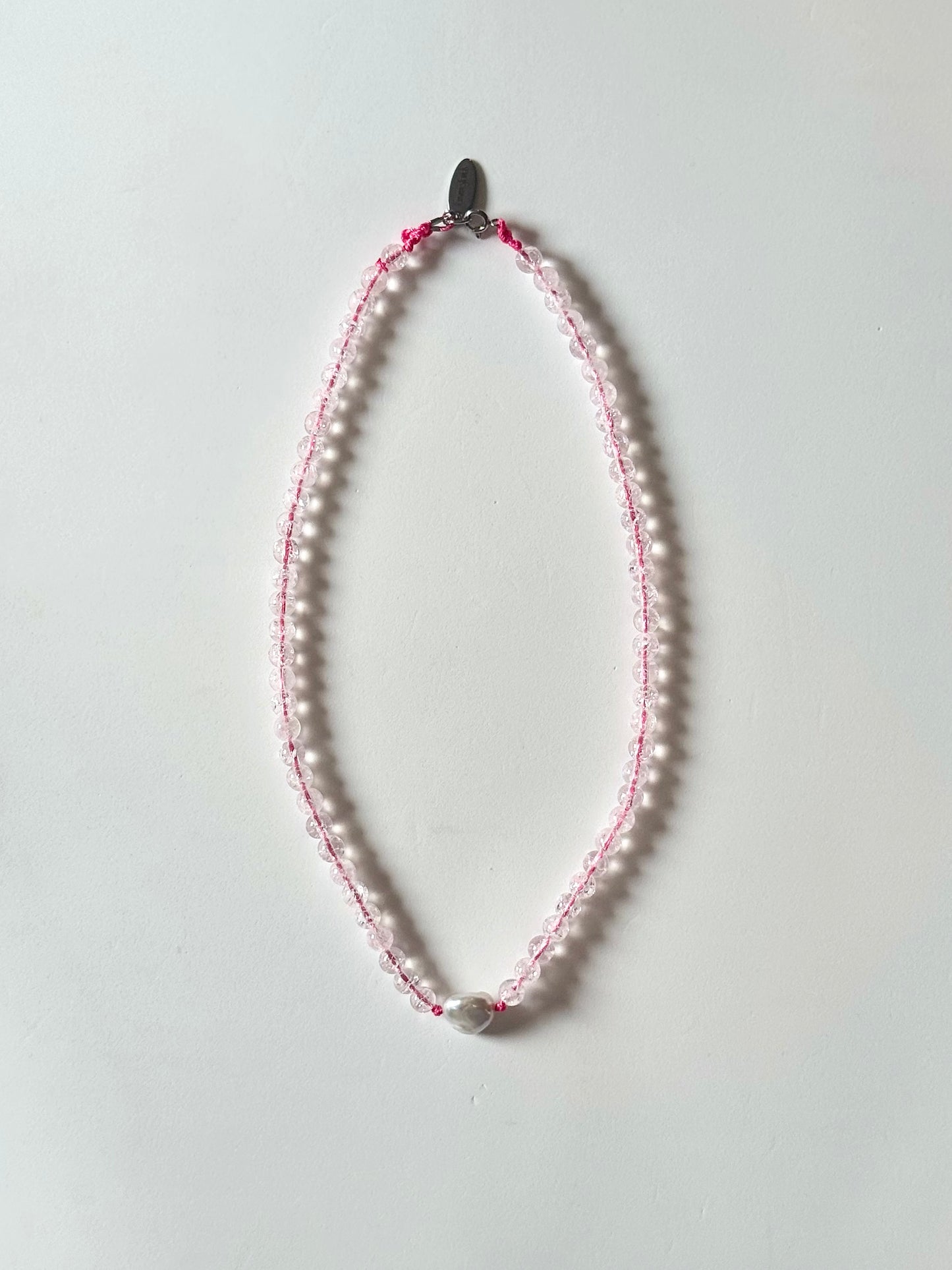 Collier Cristal de roche & Perle sur Nylon rose