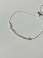 Divers bracelets sur fil de soie