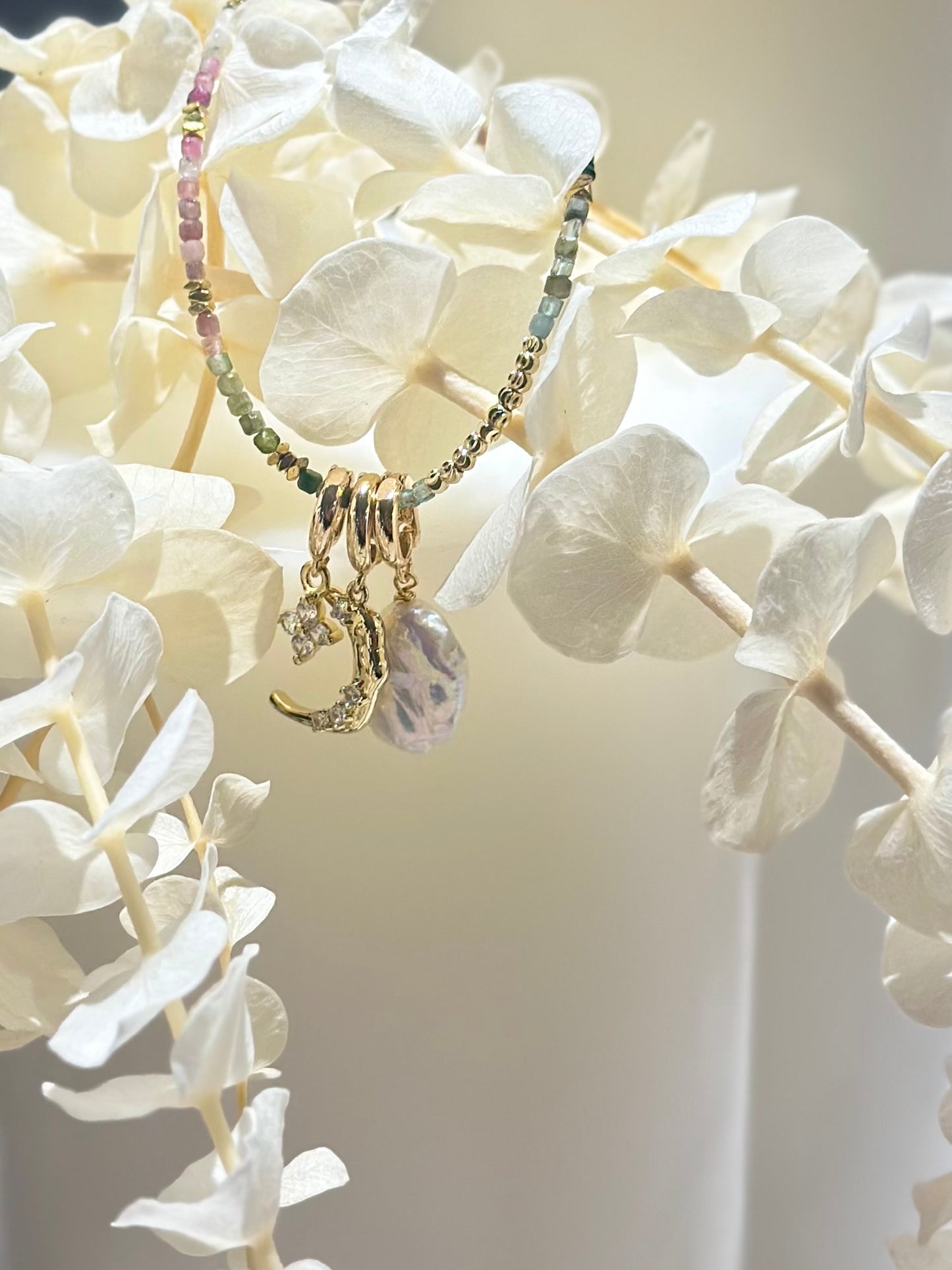 Tourmaline et Apatite – Équilibre énergétique, clarté et intuition