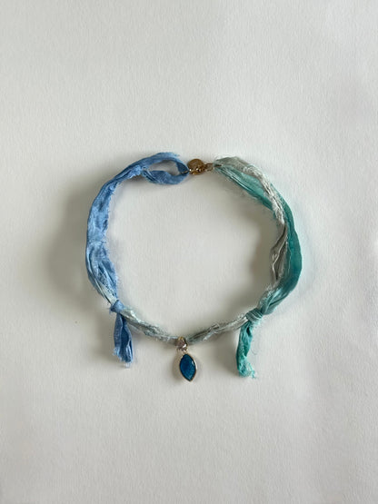 Collier Apatite sur ruban de soie — L’Éveil de la Volonté