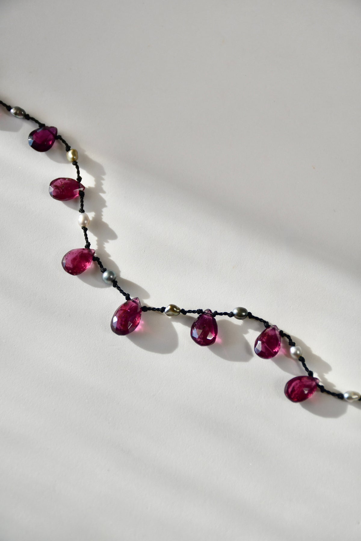 Collier Keishi & Grenat sur soie