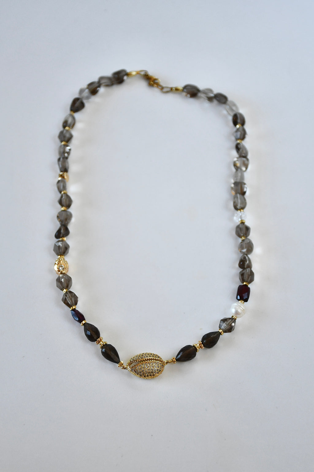 Collier Quartz fumé & Perle d’eau douce — L’ancrage lumineux
