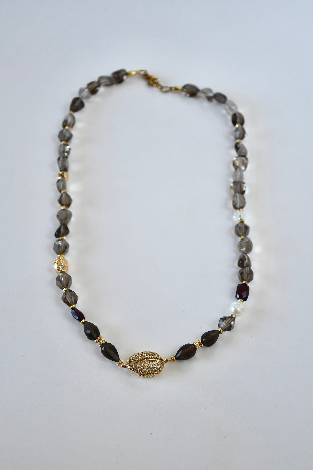 Collier Quartz fumé & Perle d’eau douce — L’ancrage lumineux