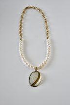 #41 Collana di perle d'acqua dolce e conchiglia