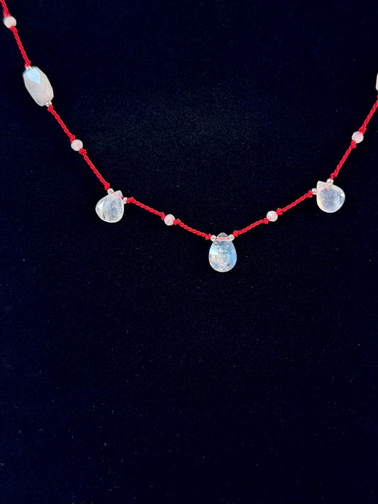 Collier Pierre de lune sur soie