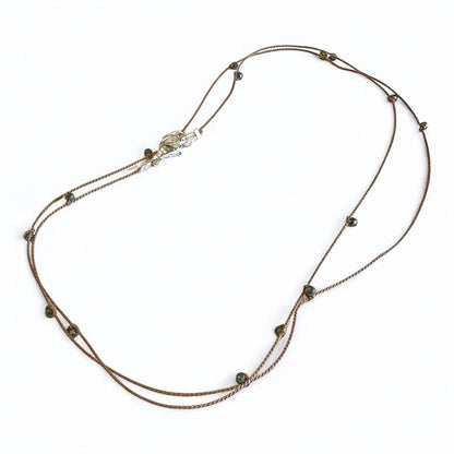 Collier de soie et pyrite