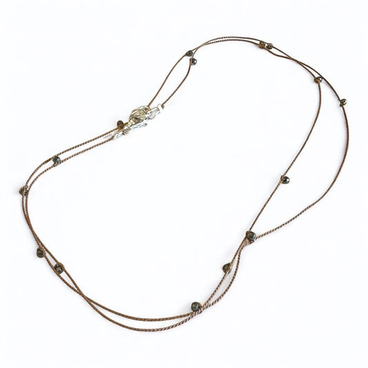 Collier de soie et pyrite