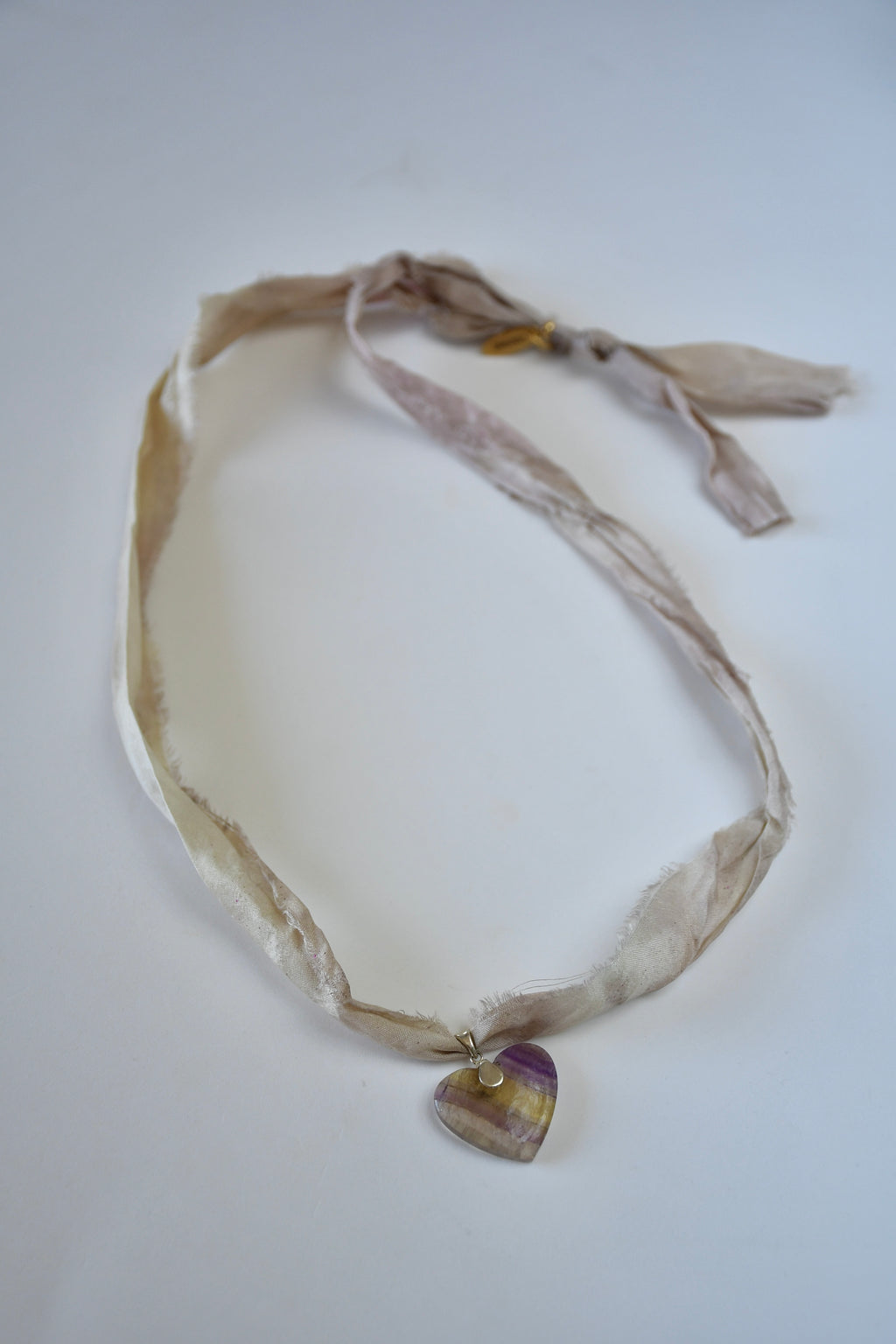 Collier Fluorite sur ruban de soie — L’Esprit Clarifié