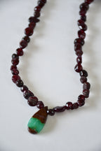 Collier Chrysoprase & Grenat — La renaissance par le cœur vivant