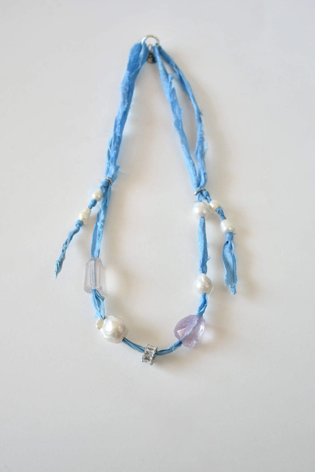 Collier Améthyste, Quartz rose & Perles d’eau douce sur soie