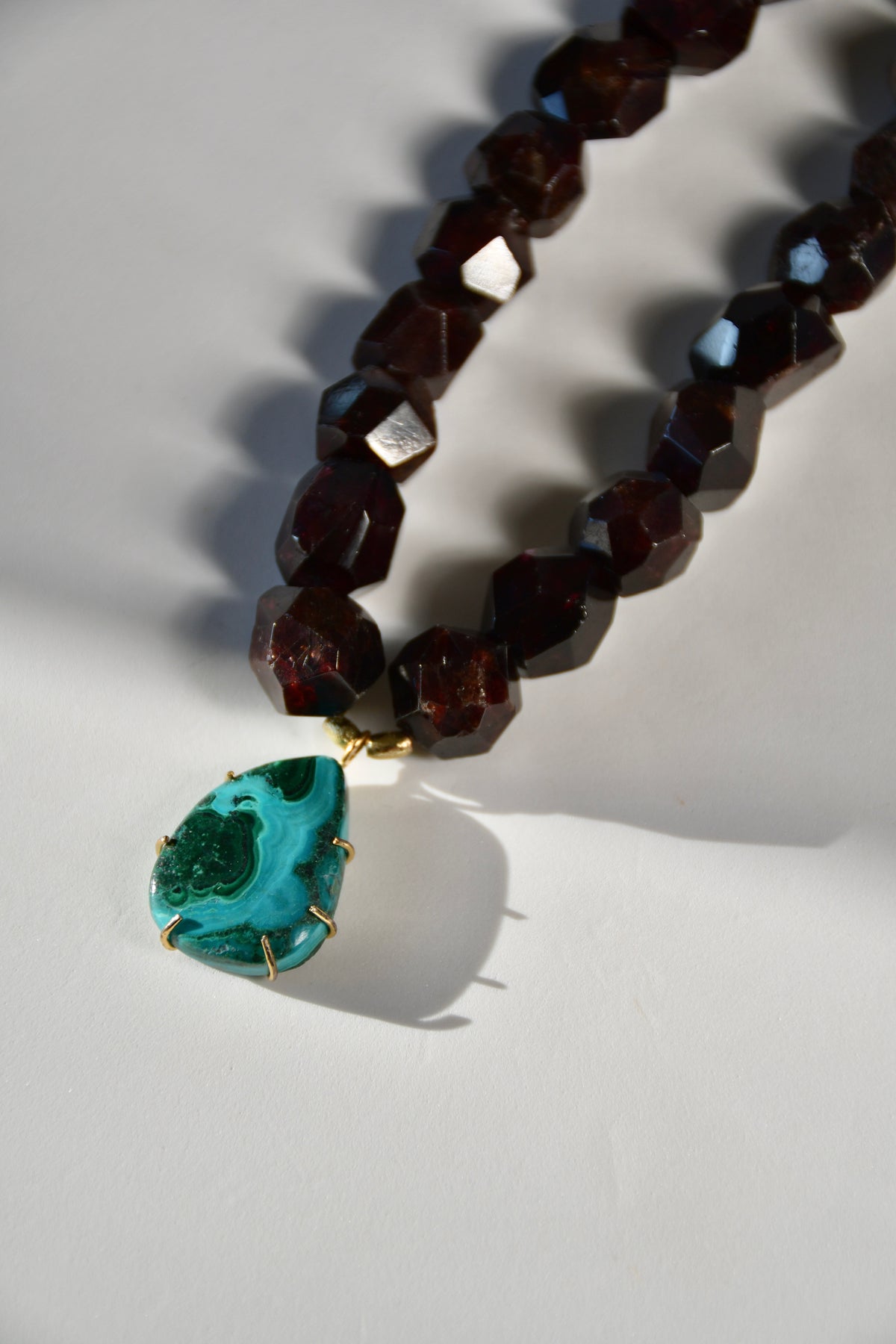Collier iconique Grenat & Chrysocolle/Malachite