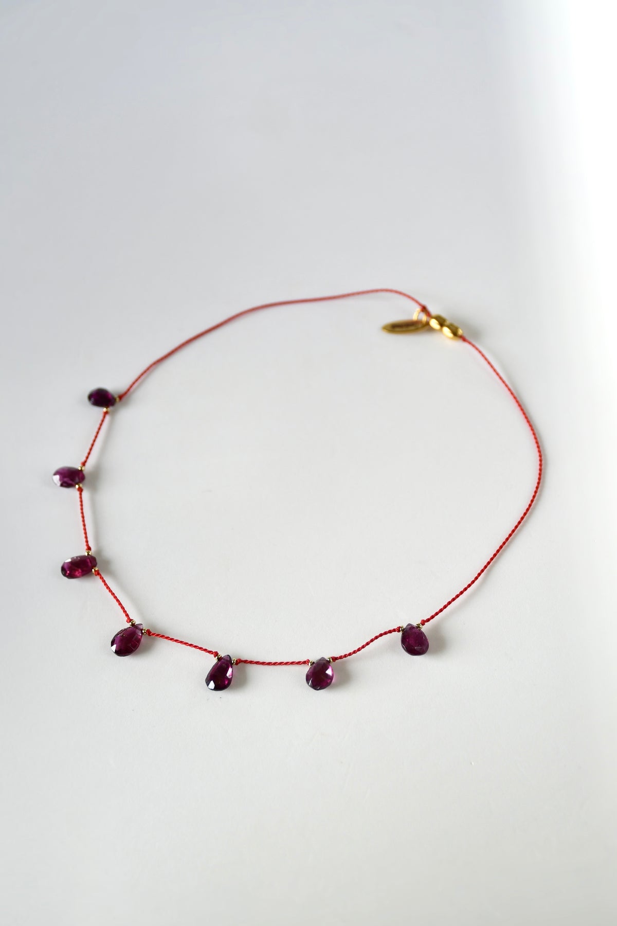 Collier Grenat sur soie