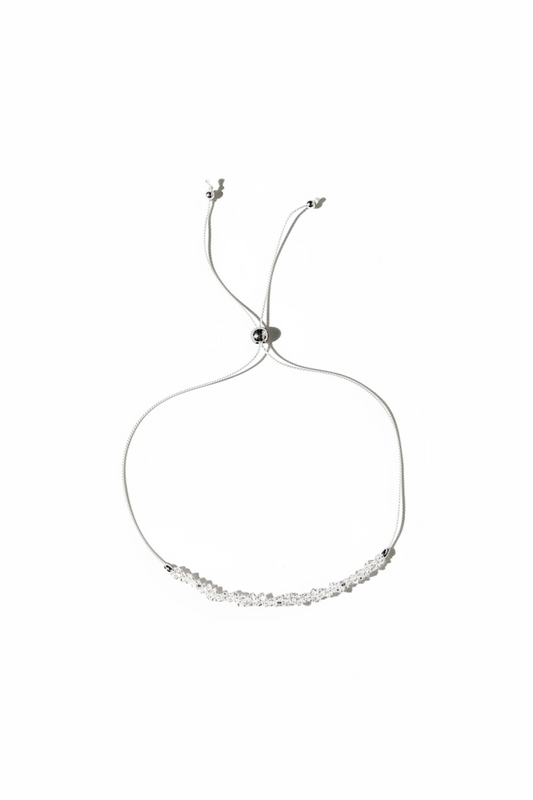Divers bracelets sur fil de soie