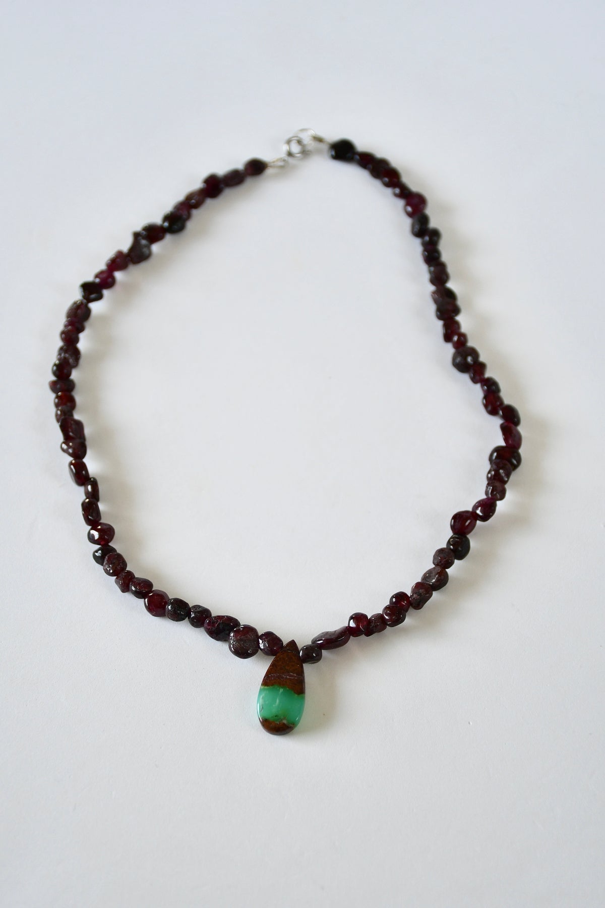 Collier Chrysoprase & Grenat — La renaissance par le cœur vivant