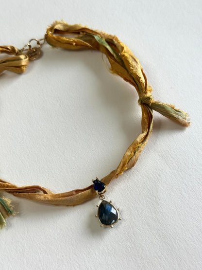 Collier Labradorite sur ruban de soie — Le bouclier des mages