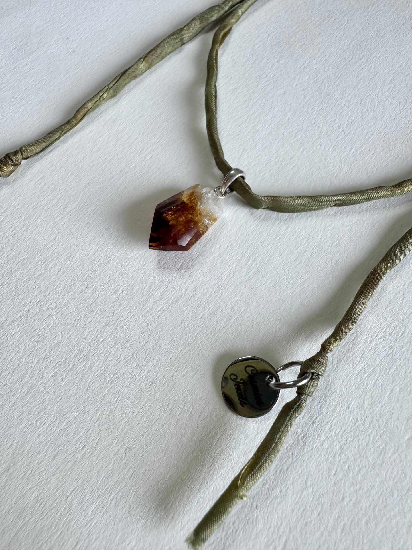 Collier Citrine sur soie — La Lumière Solaire