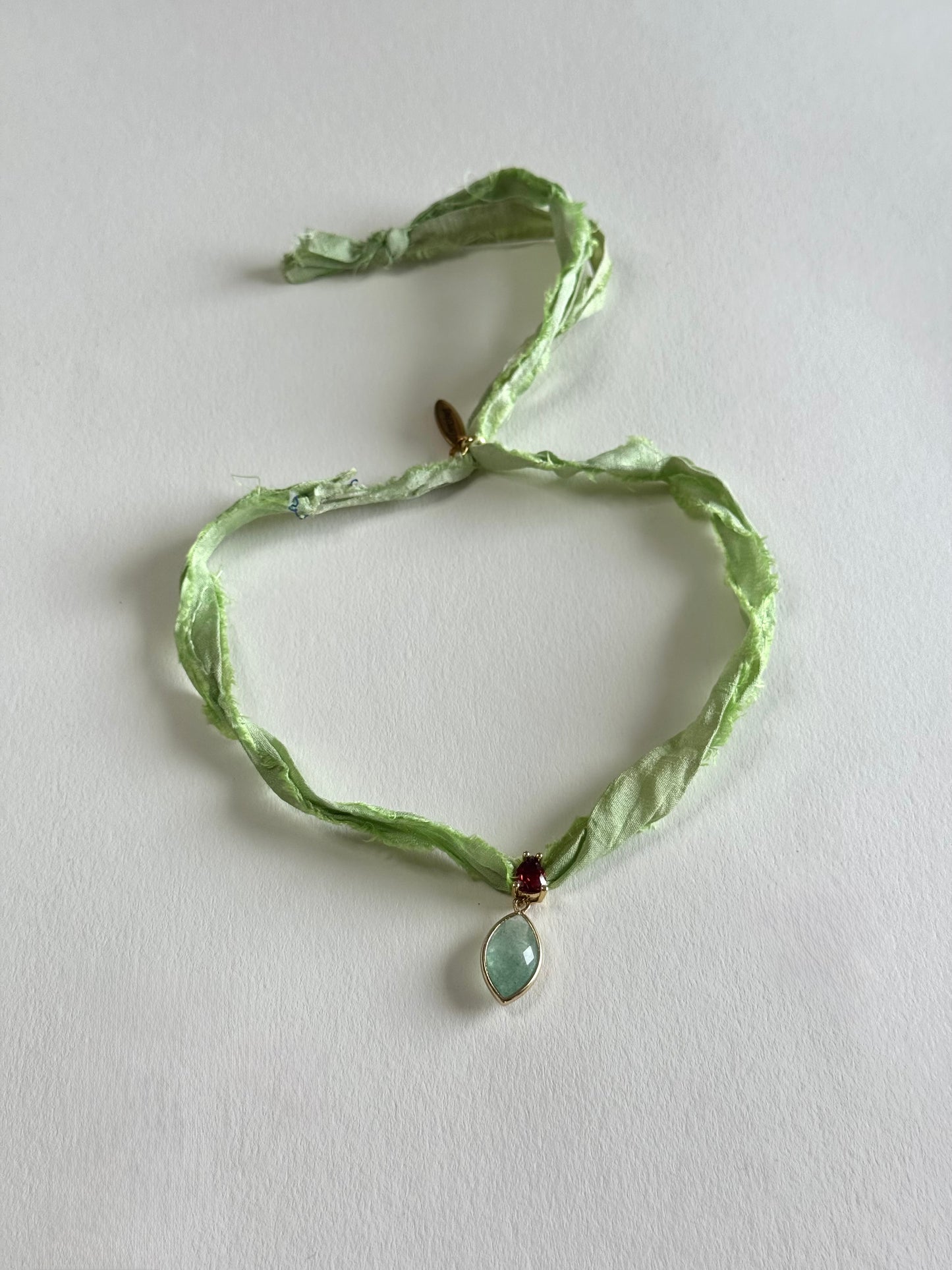 Collier Fluorite sur ruban de soie — L’esprit clarifié