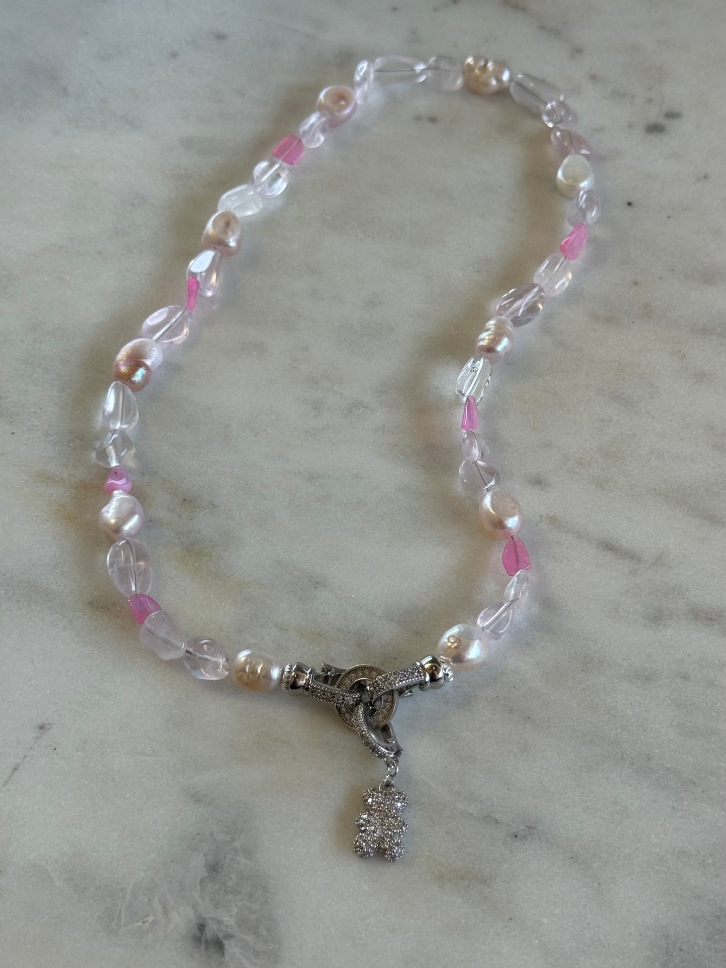 Collier Opale Éthiopienne, Quartz Rose & Perle d’eau douce — L’amour en lumière