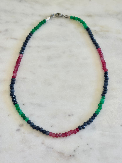 Colliers multicolores en Jade inspiration Saphir — La pierre de la sagesse et de l’harmonie*