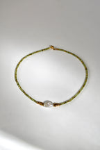 Collier perle d’eau douce & péridot – Sérénité et ancrage