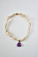 Amethyst-Halskette auf Seidenband – Die violette Krone